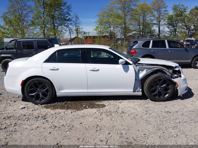 44934552 :رقم المزاد ، 2C3CCABG9MH549738 vin ، 2021 Chrysler 300 300s مزاد بيع