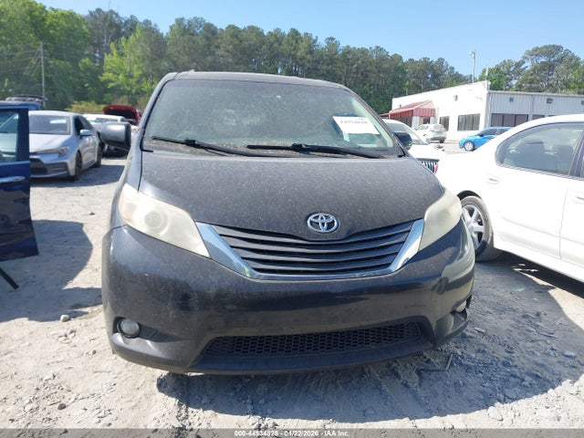 44934828 :رقم المزاد ، 5TDYK3DC3DS377900 vin ، 2013 Toyota Sienna Xle V6 8 Passenger مزاد بيع