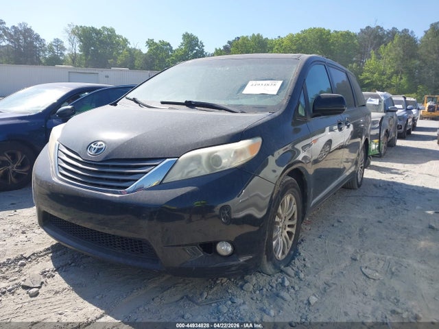 44934828 :رقم المزاد ، 5TDYK3DC3DS377900 vin ، 2013 Toyota Sienna Xle V6 8 Passenger مزاد بيع