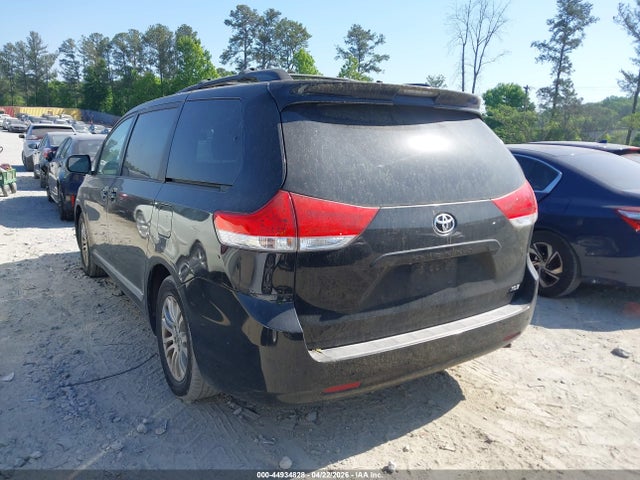 44934828 :رقم المزاد ، 5TDYK3DC3DS377900 vin ، 2013 Toyota Sienna Xle V6 8 Passenger مزاد بيع