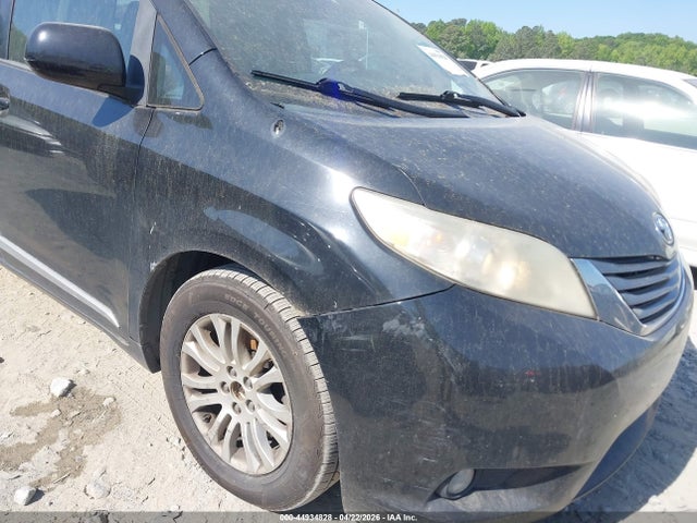 44934828 :رقم المزاد ، 5TDYK3DC3DS377900 vin ، 2013 Toyota Sienna Xle V6 8 Passenger مزاد بيع