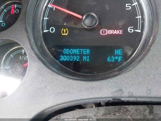 2010 Chevrolet Tahoe Ls მანქანა იყიდება აუქციონზე, vin: 1GNUCAE00AR281132, აუქციონის ნომერი: 44934870