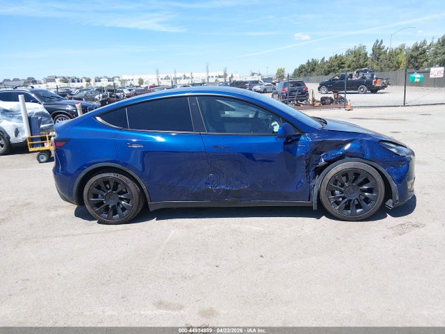 Продажа на аукционе авто 2022 Tesla Model Y Long Range Dual Motor All-wheel Drive, vin: 7SAYGAEE8NF399714, номер лота: 44934889