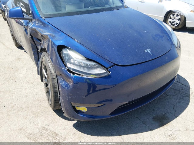 Продажа на аукционе авто 2022 Tesla Model Y Long Range Dual Motor All-wheel Drive, vin: 7SAYGAEE8NF399714, номер лота: 44934889
