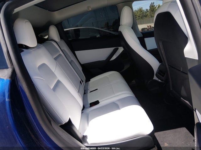 Продажа на аукционе авто 2022 Tesla Model Y Long Range Dual Motor All-wheel Drive, vin: 7SAYGAEE8NF399714, номер лота: 44934889