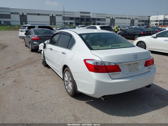 2015 Honda Accord Touring მანქანა იყიდება აუქციონზე, vin: 1HGCR3F95FA021456, აუქციონის ნომერი: 44935023