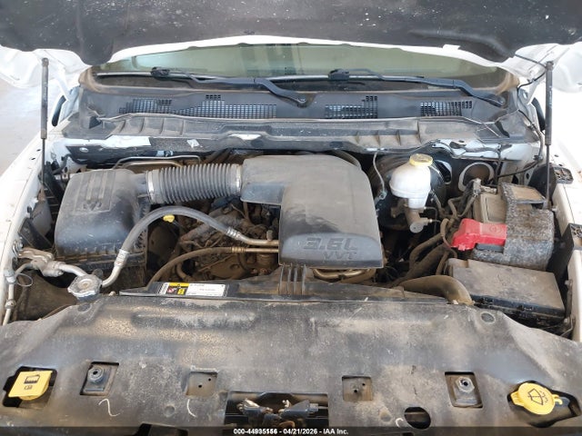 1C6RR7KG4KS632823 RAM 1500 Classic Tradesman 4x4 5&#039;7 Box