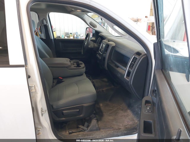1C6RR7KG4KS632823 RAM 1500 Classic Tradesman 4x4 5&#039;7 Box