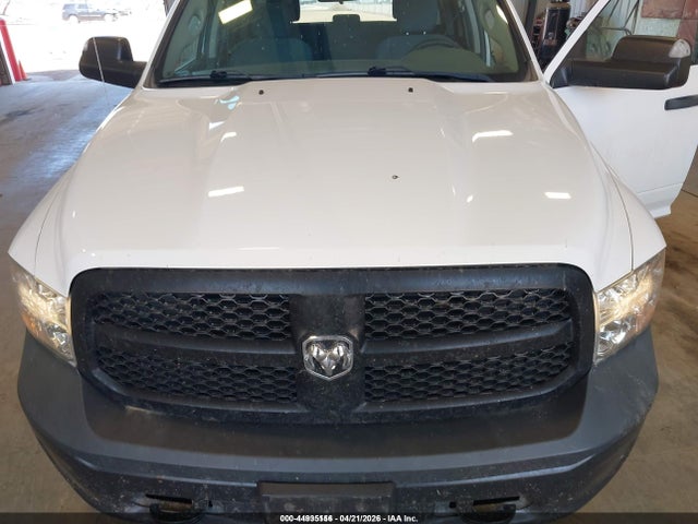 1C6RR7KG4KS632823 RAM 1500 Classic Tradesman 4x4 5&#039;7 Box