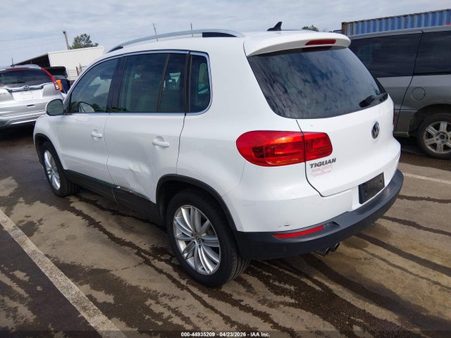 WVGAV7AX3FW520978 Volkswagen TIGUAN SE
