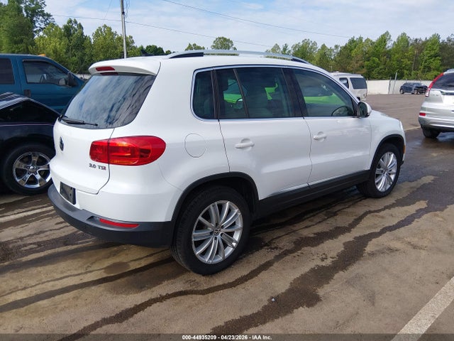 WVGAV7AX3FW520978 Volkswagen TIGUAN SE