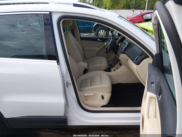 WVGAV7AX3FW520978 Volkswagen TIGUAN SE