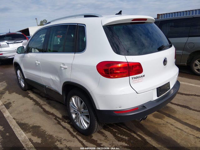 WVGAV7AX3FW520978 Volkswagen TIGUAN SE