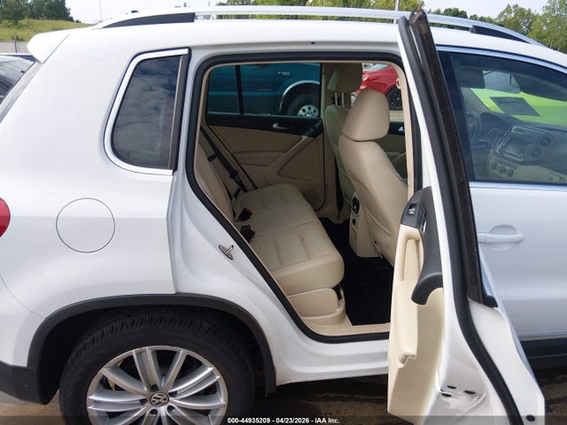 WVGAV7AX3FW520978 Volkswagen TIGUAN SE