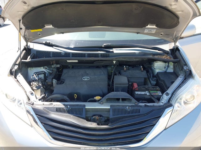 44935226 :رقم المزاد ، 5TDKK3DC4ES421023 vin ، 2014 Toyota Sienna Le V6 8 Passenger مزاد بيع