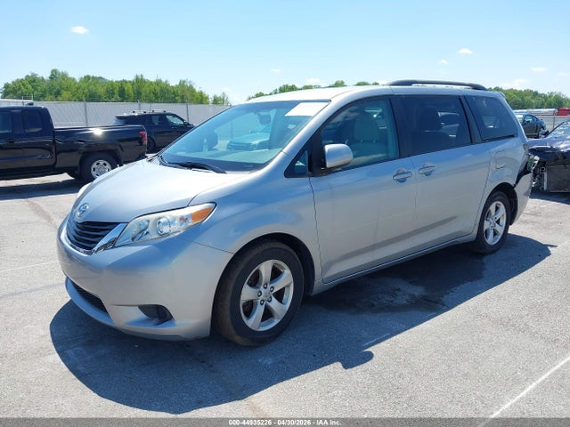 44935226 :رقم المزاد ، 5TDKK3DC4ES421023 vin ، 2014 Toyota Sienna Le V6 8 Passenger مزاد بيع