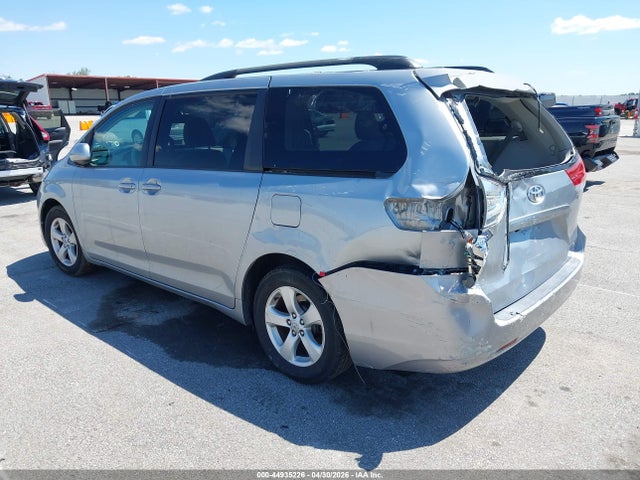 44935226 :رقم المزاد ، 5TDKK3DC4ES421023 vin ، 2014 Toyota Sienna Le V6 8 Passenger مزاد بيع