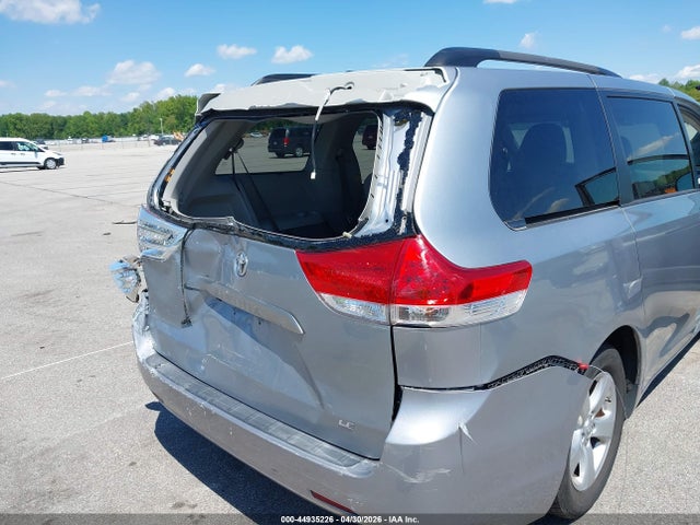44935226 :رقم المزاد ، 5TDKK3DC4ES421023 vin ، 2014 Toyota Sienna Le V6 8 Passenger مزاد بيع