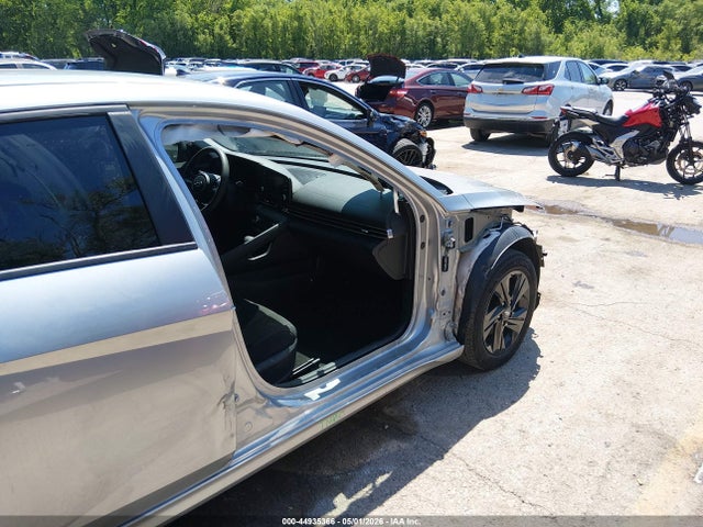 Продажа на аукционе авто 2023 Hyundai Elantra Sel, vin: 5NPLM4AG9PH108425, номер лота: 44935366