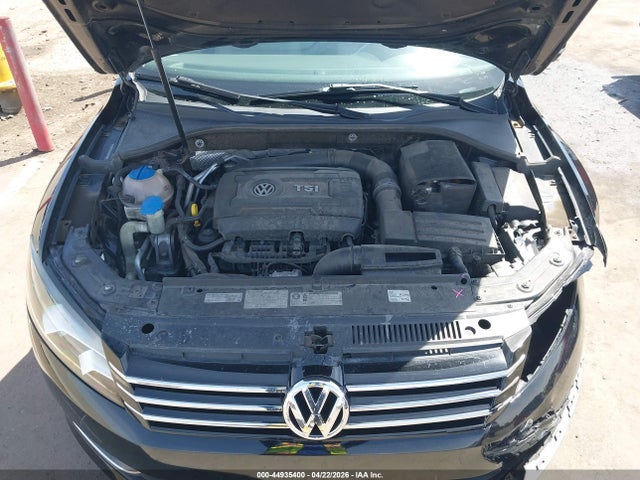 1VWBT7A33EC037046 Volkswagen Passat 1.8t Se