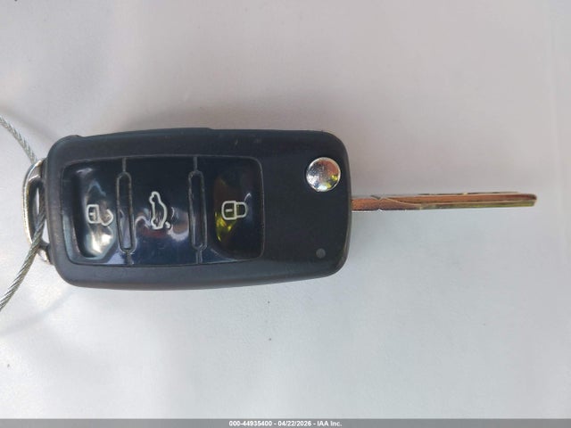 1VWBT7A33EC037046 Volkswagen Passat 1.8t Se