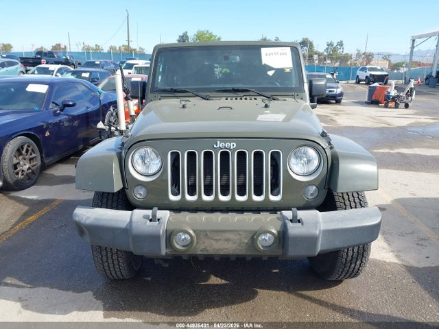 1C4GJWBG3GL113037 Jeep Wrangler Sahara