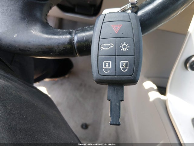 2013 Volvo C70 T5 მანქანა იყიდება აუქციონზე, vin: YV1672MC2DJ142804, აუქციონის ნომერი: 44935426