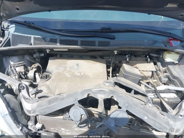 5TDKK3DC8FS592827 Toyota Sienna Le 8 Passenger
