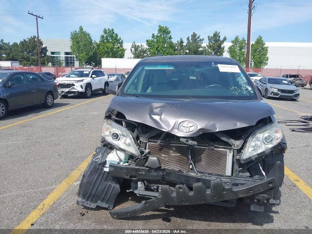 5TDKK3DC8FS592827 Toyota Sienna Le 8 Passenger