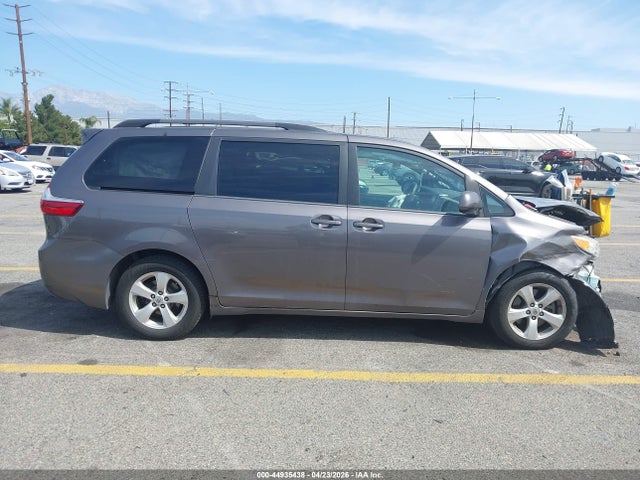 5TDKK3DC8FS592827 Toyota Sienna Le 8 Passenger