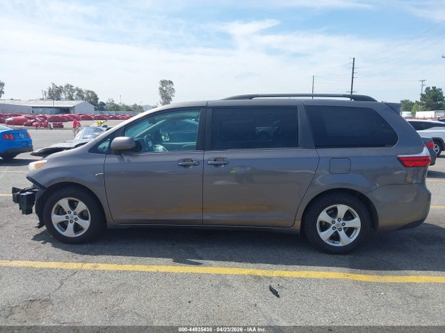 5TDKK3DC8FS592827 Toyota Sienna Le 8 Passenger