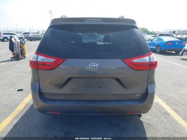5TDKK3DC8FS592827 Toyota Sienna Le 8 Passenger