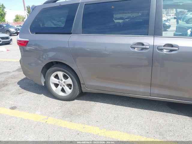 5TDKK3DC8FS592827 Toyota Sienna Le 8 Passenger