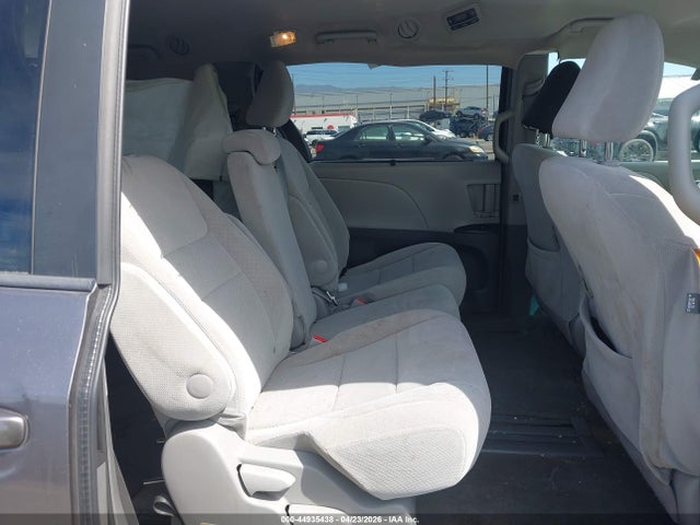 5TDKK3DC8FS592827 Toyota Sienna Le 8 Passenger
