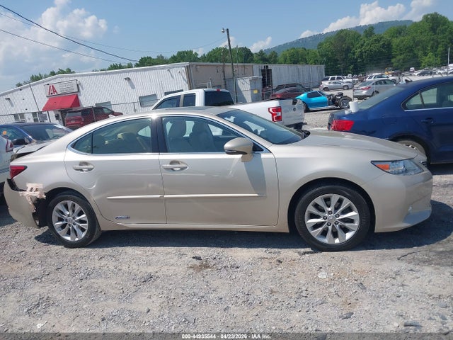 44935544 :رقم المزاد ، JTHBW1GG8D2013068 vin ، 2013 Lexus Es 300h مزاد بيع