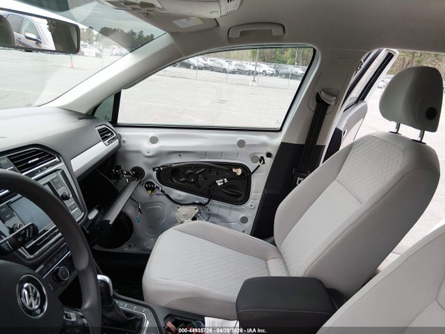 Продажа на аукционе авто 2018 Volkswagen Tiguan 2.0t S, vin: 3VV0B7AX9JM119633, номер лота: 44935726