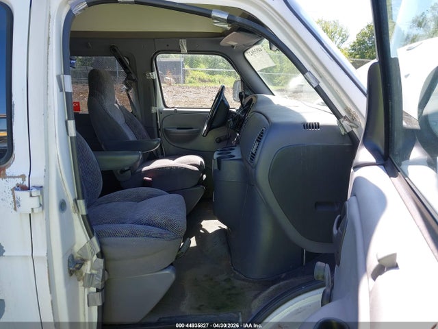 44935827 :رقم المزاد ، 2B6LB31Z9YK132937 vin ، 2000 Dodge Ram Van 3500 Conversion مزاد بيع
