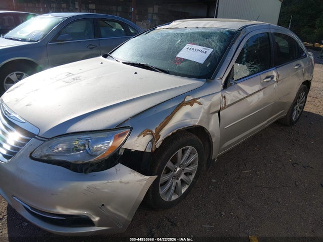 2013 Chrysler 200 Touring მანქანა იყიდება აუქციონზე, vin: 1C3CCBBGXDN659839, აუქციონის ნომერი: 44935968