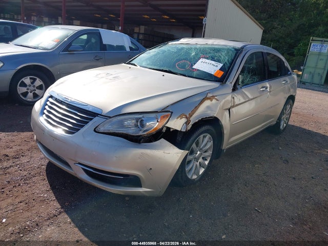 2013 Chrysler 200 Touring მანქანა იყიდება აუქციონზე, vin: 1C3CCBBGXDN659839, აუქციონის ნომერი: 44935968