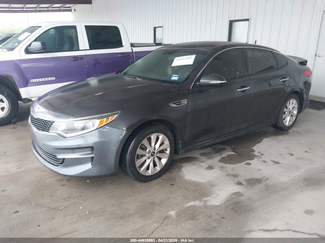 44935993 :رقم المزاد ، 5XXGT4L33HG123806 vin ، 2017 Kia Optima Lx مزاد بيع