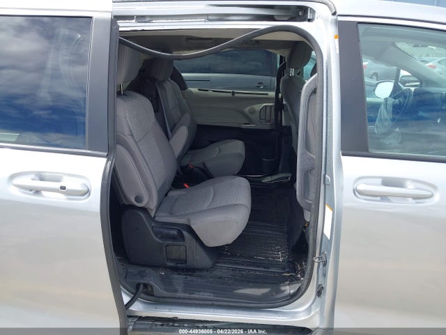 Toyota SIENNA LE 2023 5TDKRKEC8PS162768 Image 8