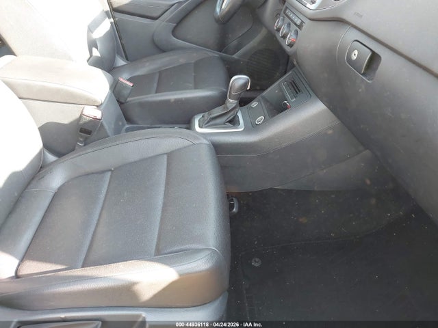 Продажа на аукционе авто 2015 Volkswagen Tiguan Se, vin: WVGAV7AX2FW563594, номер лота: 44936118
