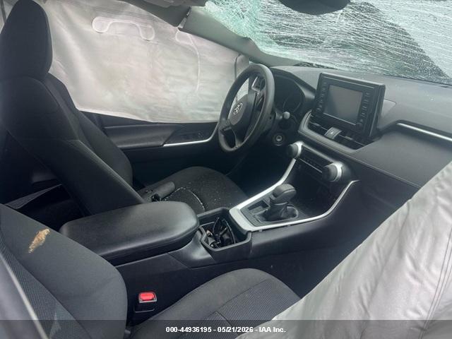 Toyota RAV4 LE 2019 2T3H1RFV8KW036220 Image 5