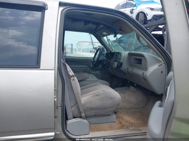 Продаж на аукціоні авто 2000 Chevrolet K3500, vin: 1GCHK33R8YF515765, номер лоту: 44936224
