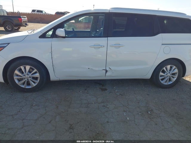 KIA SEDONA LX 2017 KNDMB5C1XH6311389 Image 17