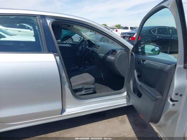 3VWD17AJ1FM239638 Volkswagen Jetta 1.8t Se