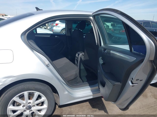 3VWD17AJ1FM239638 Volkswagen Jetta 1.8t Se
