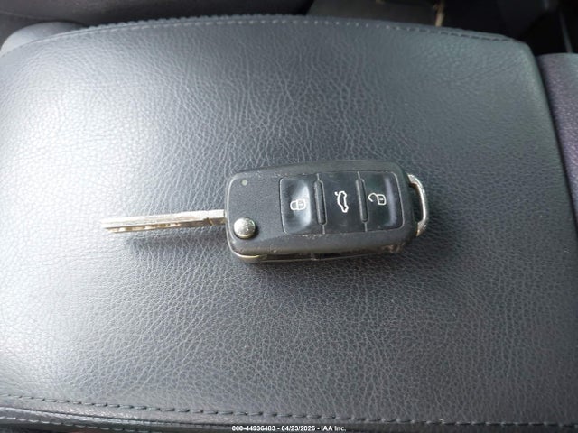 Продаж на аукціоні авто 2011 Volkswagen Tiguan Se, vin: WVGAV7AX8BW001516, номер лоту: 44936483