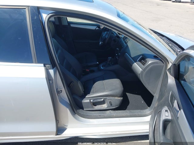 3VWD17AJ1EM423153 Volkswagen Jetta 1.8t Se