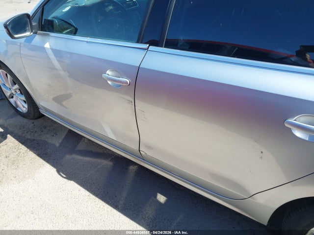 3VWD17AJ1EM423153 Volkswagen Jetta 1.8t Se
